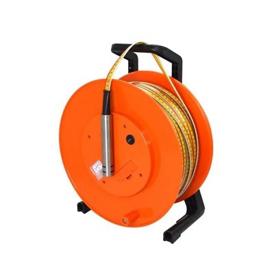 Orangefarbener Brunnentiefenmesser